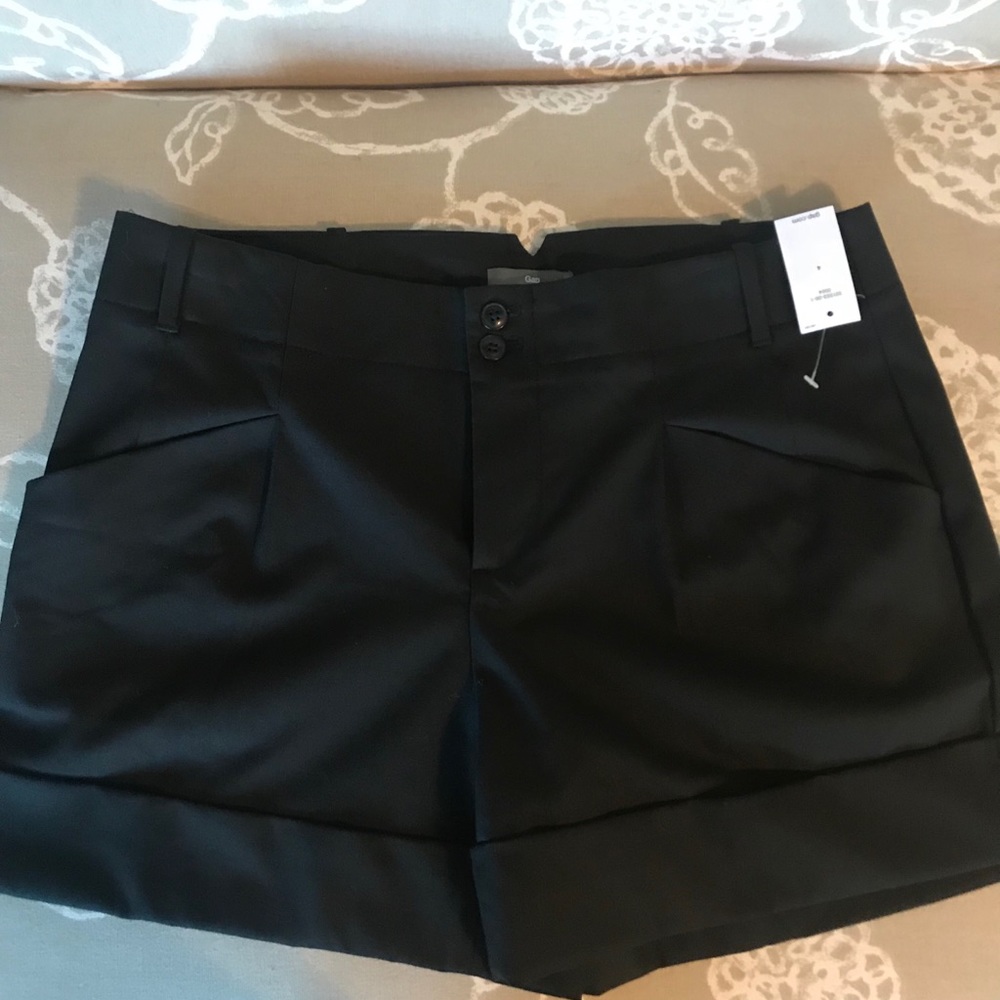 GAP NWT Black Shorts Cuffed